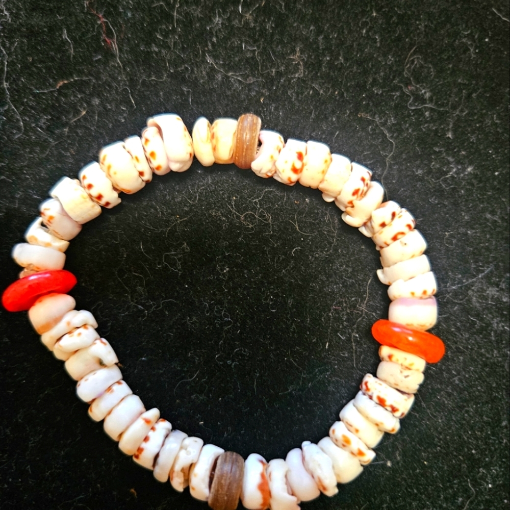 Shell and bead bracelet - Picture 2 of 2